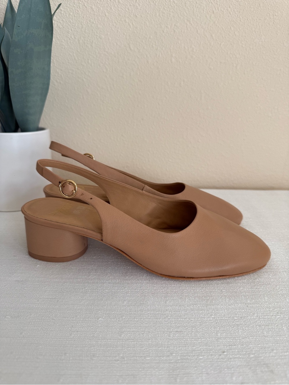 Beek Lora Hi Little Bird Classic Slingback Block Heel Pumps in Tan Leather - Picture 5 of 13